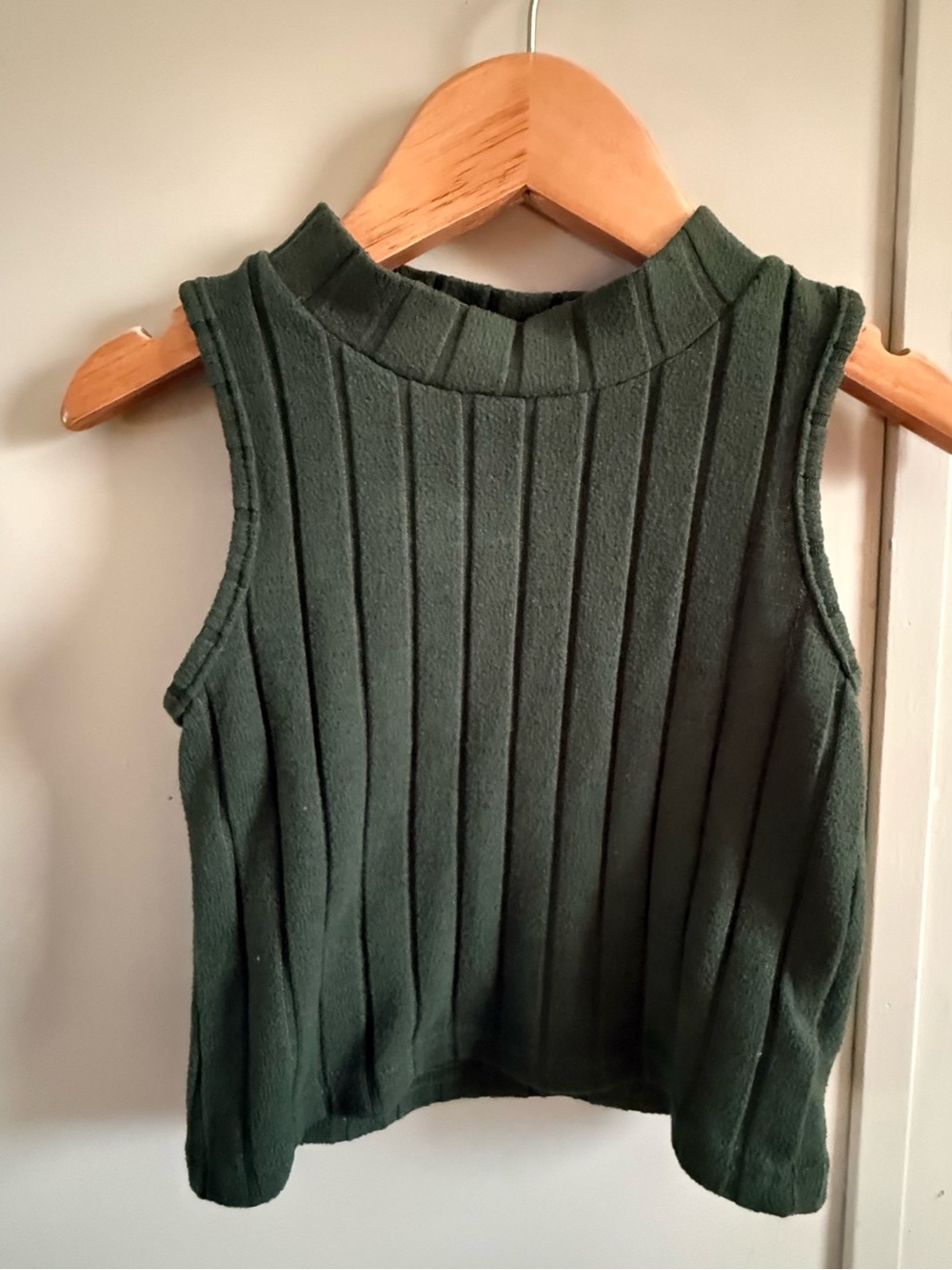 Ribbed Mock Neck Sleeveless Top - Forest Green